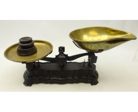 Set of vintage cast iron and brass kitchen scales with weights, L52cm  Condition Report Click here for further images, condit