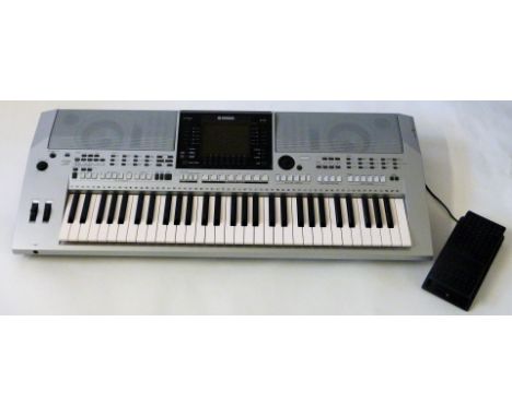 YAMAHA PSR-S900 Keyboard61 Key Arranger Workstation portable design Special features include the Music Finder, which instantl