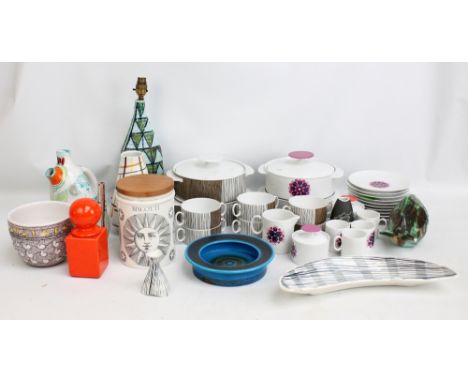 A quantity of predominantly mid-20th century decorative ceramics including an Italian turquoise glazed shallow bowl, a flagon