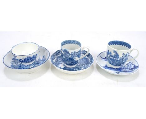 An 18th century Worcester porcelain blue and white decorated tea bowl and saucer, diameter of the saucer 13cm, a similarly de