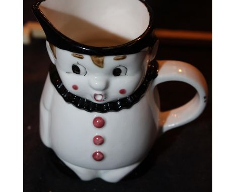 Goebel clown figural jug, H: 10 cm. P&amp;P Group 2 (£18+VAT for the first lot and £3+VAT for subsequent lots) 
