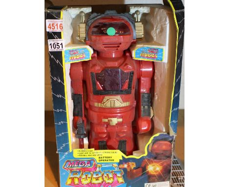 Boxed battery operated mega robot. P&amp;P Group 3 (£25+VAT for the first lot and £5+VAT for subsequent lots) 