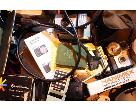 Box of vintage camera accessories including Polaroid Swinger II and boxed Brownie. Not available for in-house P&amp;P, contac