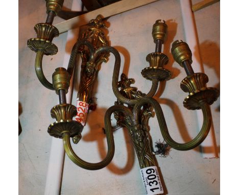 Pair of brass wall light fittings. P&amp;P Group 2 (£18+VAT for the first lot and £3+VAT for subsequent lots) 