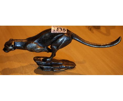 Cast iron Cheetah, L: 30 cm. P&amp;P Group 2 (£18+VAT for the first lot and £3+VAT for subsequent lots) 