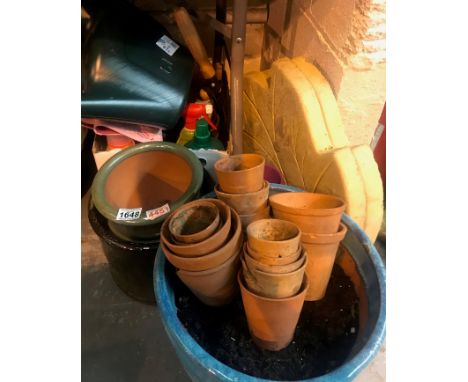 Collection of mixed garden related items including pots, tools etc. Not available for in-house P&amp;P, contact Paul O'Hea at
