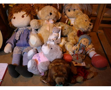 Collection of teddy bears. P&amp;P Group 3 (£25+VAT for the first lot and £5+VAT for subsequent lots) 
