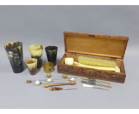 Mixed lot to include a group of horn beakers, horn napkin ring with a white metal plaque, eastern carved wood box containing 