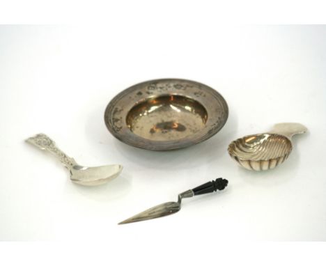 A Victorian silver fiddle pattern caddy spoon, with bright cut decoration, Birmingham 1839; a modern shell shaped silver cadd