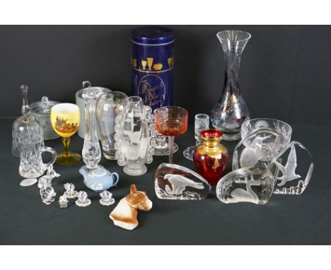 Mixed glassware &amp; ceramics to include 4 x Swarovski Crystal ornaments (boxed duck NR 032, boxed swan NR 050, squirrel, et