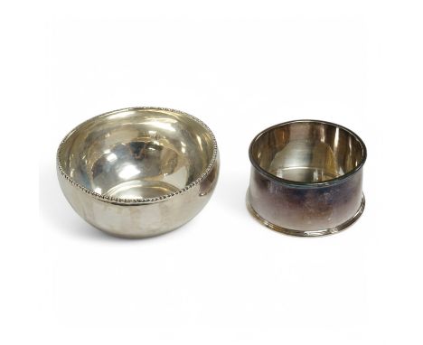 A George V silver bowl, by Nathan &amp; Hayes, Birmingham, 1915, diameter 94mm, together with a George V silver salt?, 5.2oz.