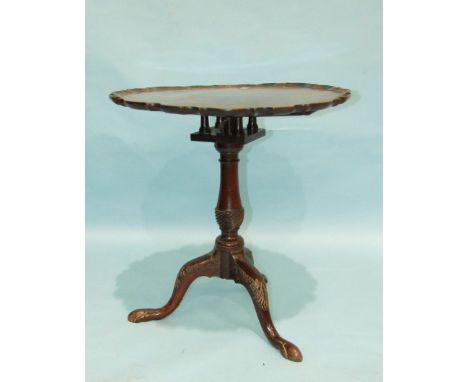 A Georgian mahogany bird-cage tilt-top table, the circular top with piecrust edge, on turned column and repaired tripod, 66cm