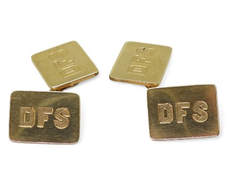 A PAIR OF CARTIER CUFFLINKS made in 14k gold, signed Cartier to the back of each pair, joined with a bar fitting. Both sides 