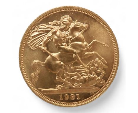 ELIZABETH II (1952-2022) 1 SOVEREIGN 1981 Obverse second crowned portrait of HM Queen Elizabeth II right, wearing the Girls o