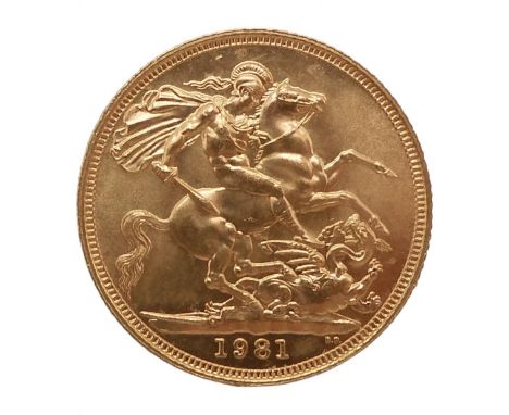 ELIZABETH II (1952-2022) 1 SOVEREIGN 1981 Obverse second crowned portrait of HM Queen Elizabeth II right, wearing the Girls o