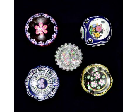 A COLLECTION OF PERTHSHIRE GLASS PAPERWEIGHTS including a overlaid example with a bouquets of flowers with a dragonfly, a mil
