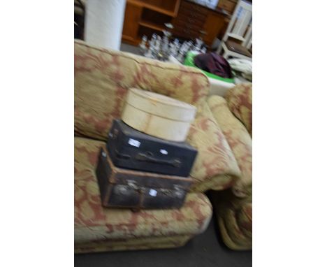 COLUMBIA PORTABLE RECORD PLAYER AND TWO CASES OF VARIOUS 78 RPM RECORDS