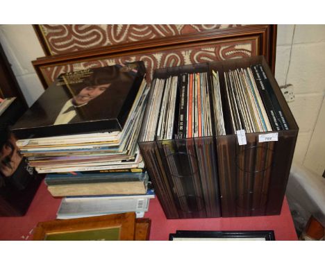 TWO CASES PLUS FURTHER LOOSE CLASSICAL RECORDS TO INCLUDE SOME DECCA BOX SETS PLUS FURTHER QUANTITY OF 78 RPM RECORDS
