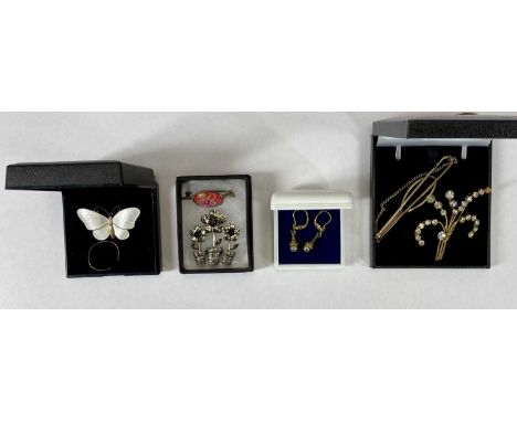 22CT GOLD CUT WEDDING BAND, NORWEGIAN STERLING SILVER &amp; ENAMEL BUTTERFLY BROOCH AND SMALL QUANTITY OF COSTUME JEWELLERY, 