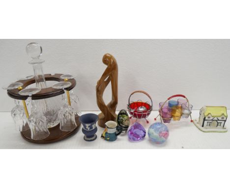 Assorted glassware, paperweights, a Coalport porcelain Coaching Inn model), etc  **PLEASE NOTE THIS LOT IS NOT AVAILABLE FOR 