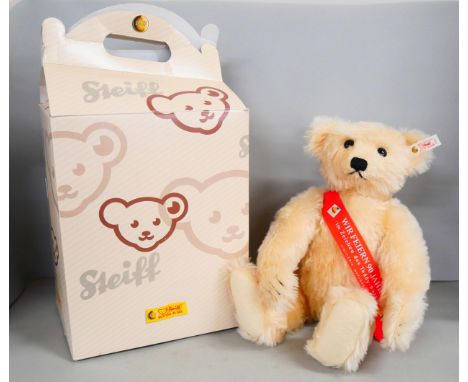 A Steiff Limited Edition Teddy bear with growler, boxed