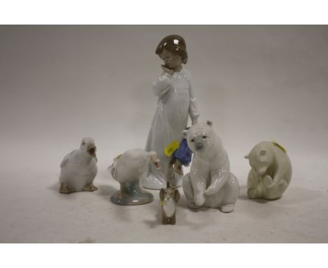 A COLLECTION OF CERAMIC FIGURES TO INCLUDE A NAO SAUSAGE DOG, LLADRO POLAR BEAR ETC. (6)