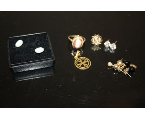 A HALLMARKED 9CT GOLD CAMEO RING TOGETHER WITH A PAIR OF CAMEO EARRINGS, 9CT GOLD PENDANT ETC , COMBINED RING &amp; PENDANT W
