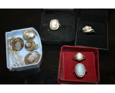 A COLLECTION OF SILVER DRESS RINGS TO INC WEDGWOOD EXAMPLES, A PENDANT, RING &amp; EARRING SET ETC