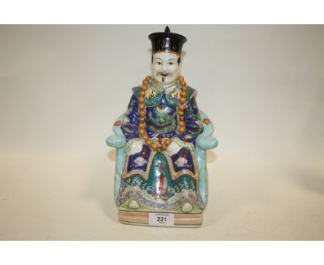 A CHINESE STYLE CERAMIC FIGURE OF A SEATED GENTLEMAN 