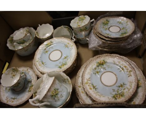 A TRAY OF VINTAGE FLORAL R &amp; D CHINA 