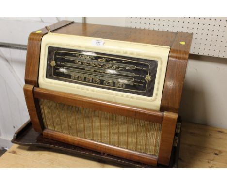 A VINTAGE REGENTONE RADIO / RECORD PLAYER 