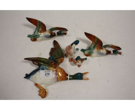 A BESWICK CERAMIC DUCK SHAPED WALL PLAQUE, TOGETHER WITH TWO OTHERS AND TWO DUCK FIGURES (5) 