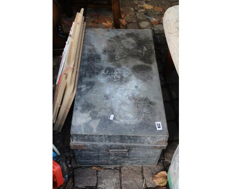Metal Travelling Trunk 