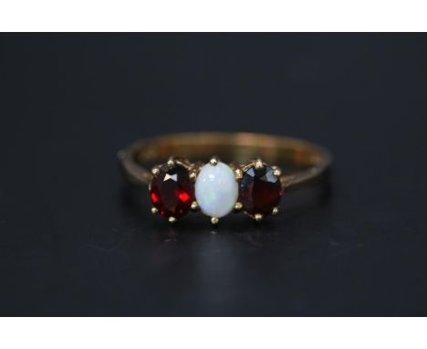 Ladies 9ct Gold Opal and garnet set ring Size Q. 1.8g total weight 