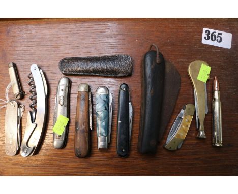 Collection of Vintage Pocket knives to include a Silver cased pocket knife, Pipe Knife etc