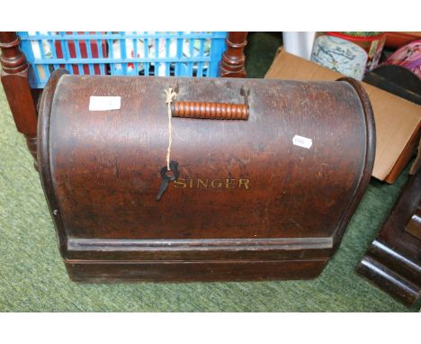 Cased Singer Sewing machine in oak case 