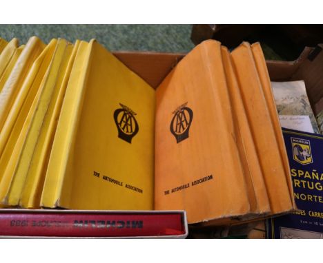 Collection of assorted Vintage Road Maps and booklets to include AA 