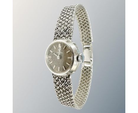 A lady's 9ct white gold Omega manual-wind wristwatch on 9ct gold integral bracelet, case 22mm.  CONDITION REPORT: 16.6g gross