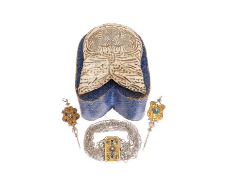 Bestickte Trachten-Riegelhaube, ”Bürgertracht München”, ”von Rosina Moser, Riegelhauben Macherin in Thann”, 18/19 Jahrhundert