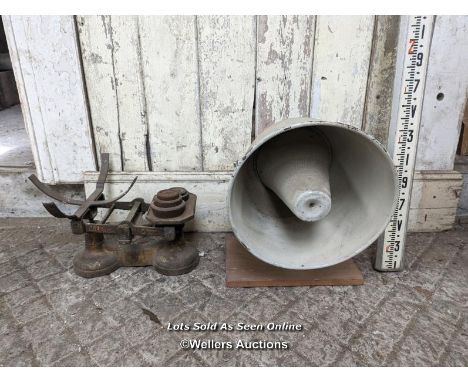 Engineering measure rule, white speaker/foghorn, set of old scales 