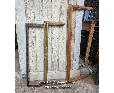 Fire accessories including a pair of fire dogs, 3 fire fenders and one fire screen. Size of fire screen is 48cm wide by 73cm 