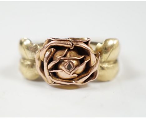 A two colour 585 flower head ring, with leaf shoulders, size P/Q, 3 grams.