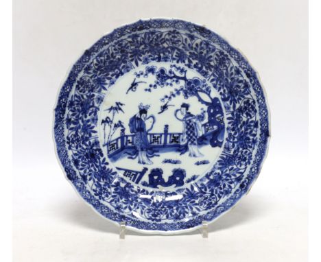 A Chinese Kangxi blue and white dish, 21cm