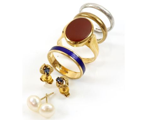 Collection of gold rings and earrings, including a platinum wedding band, a signet ring set with carnelian in tested 18 ct ye