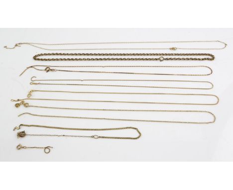 Group of mainly broken gold jewellery, including a rope chain, three broken chains and two small pieces of chain, all in 9 ct