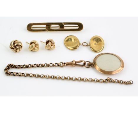 Selection of gold items, including a bar brooch in 9ct yellow gold, a pair of knot earrings and a single cufflink in stamped 
