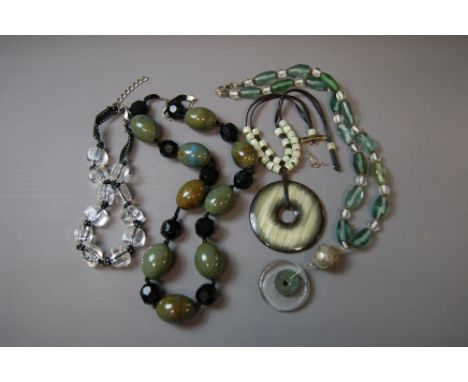 A selection of vintage ladies dress jewellery