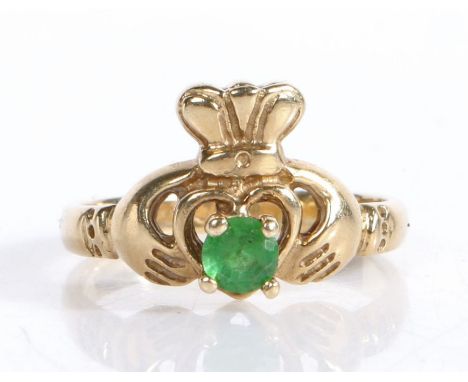 9 carat gold and green garnet set claddagh ring, ring size K, 2.7g