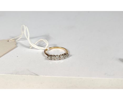 A yellow metal ring set 5 graduating diamonds, size K, 1.7gm 