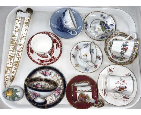 A collection of 8 cabinet cups and saucers; Royal commemorative ware; etc. 